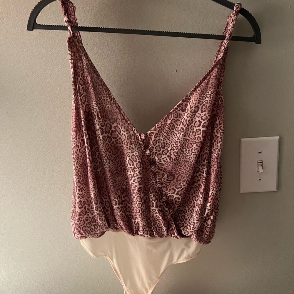 Super down cheetah print open back body suit
